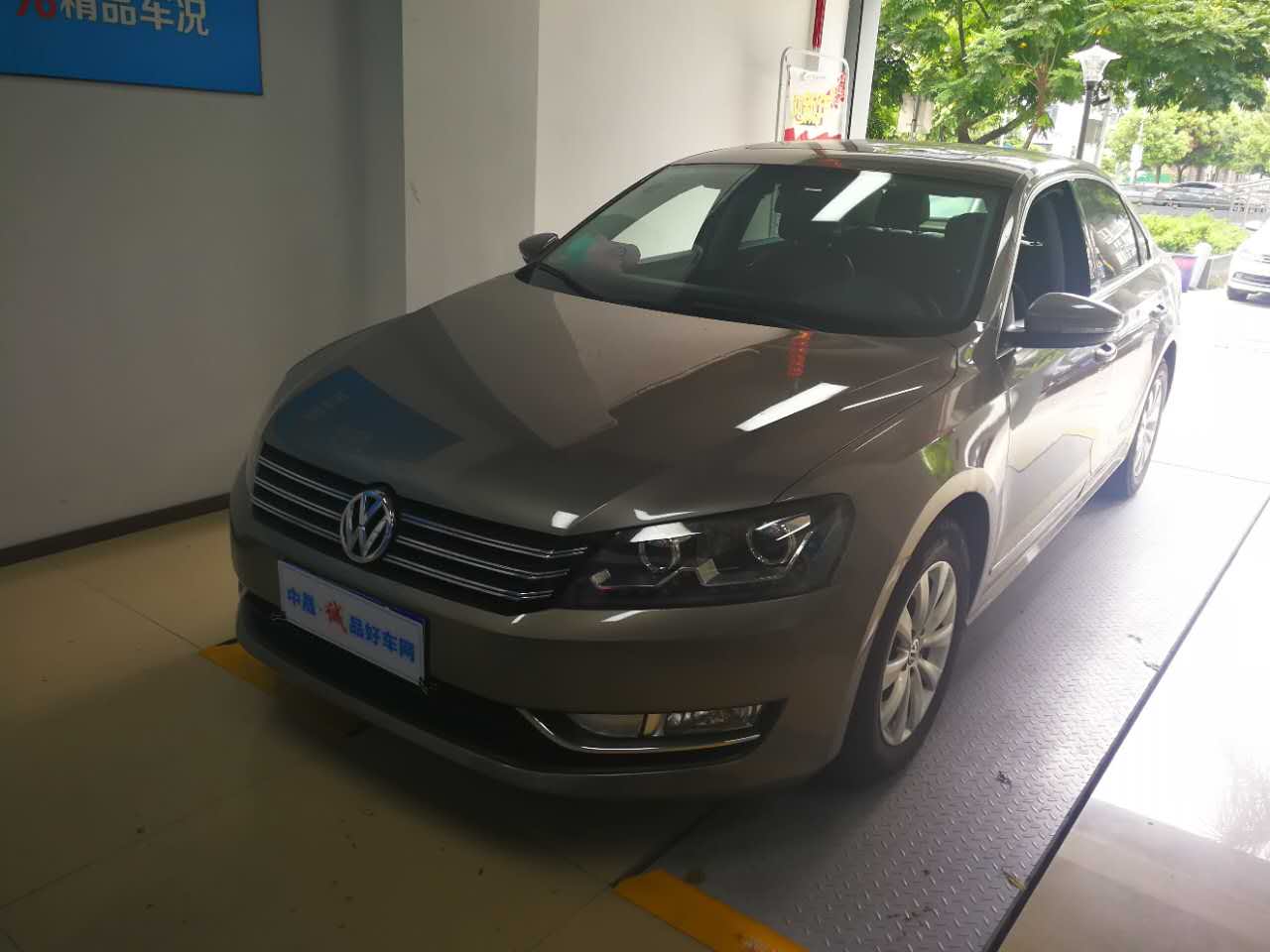 2013款 帕萨特 1.8T DSG双离合 尊荣版